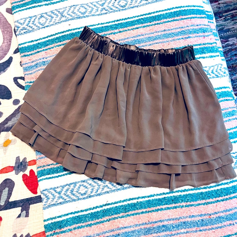 Beautiful flowy Skirt by H&M Divided